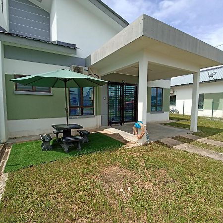 Aisya Homestay Bajet Karak Setia Buitenkant foto